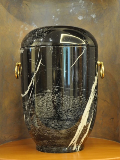 Urne Marmor 130, Marmor, gedreht und poliert, Bestattung Sterzl