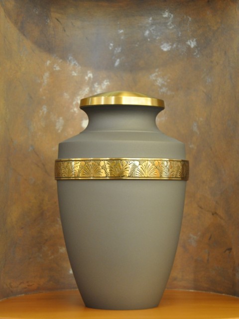 Urne HU103 Messingurne, matt grau, mit goldenem Band, Bestattung Sterzl